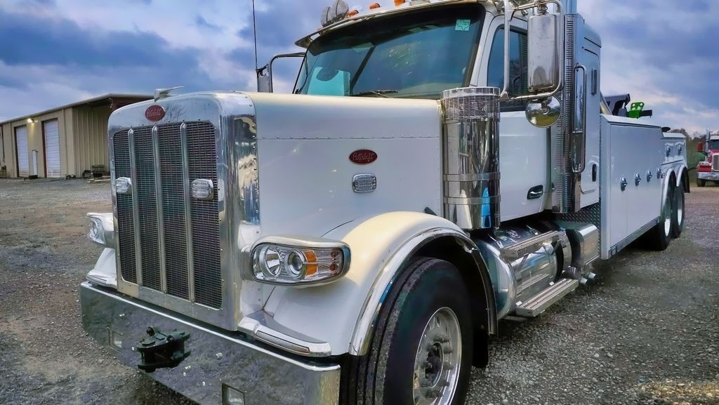 2025 Peterbilt 589 Century 5130