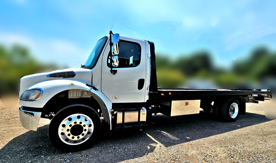 2019 WHITE FREIGHTLINER - CENTURY