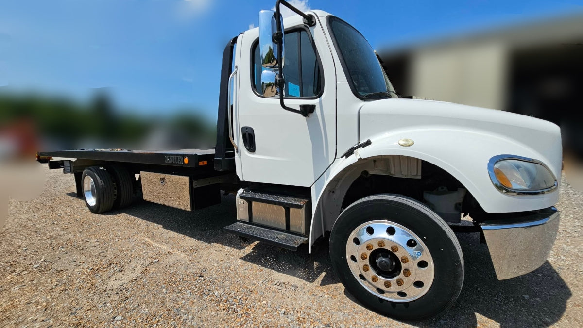 2019 WHITE FREIGHTLINER - CENTURY