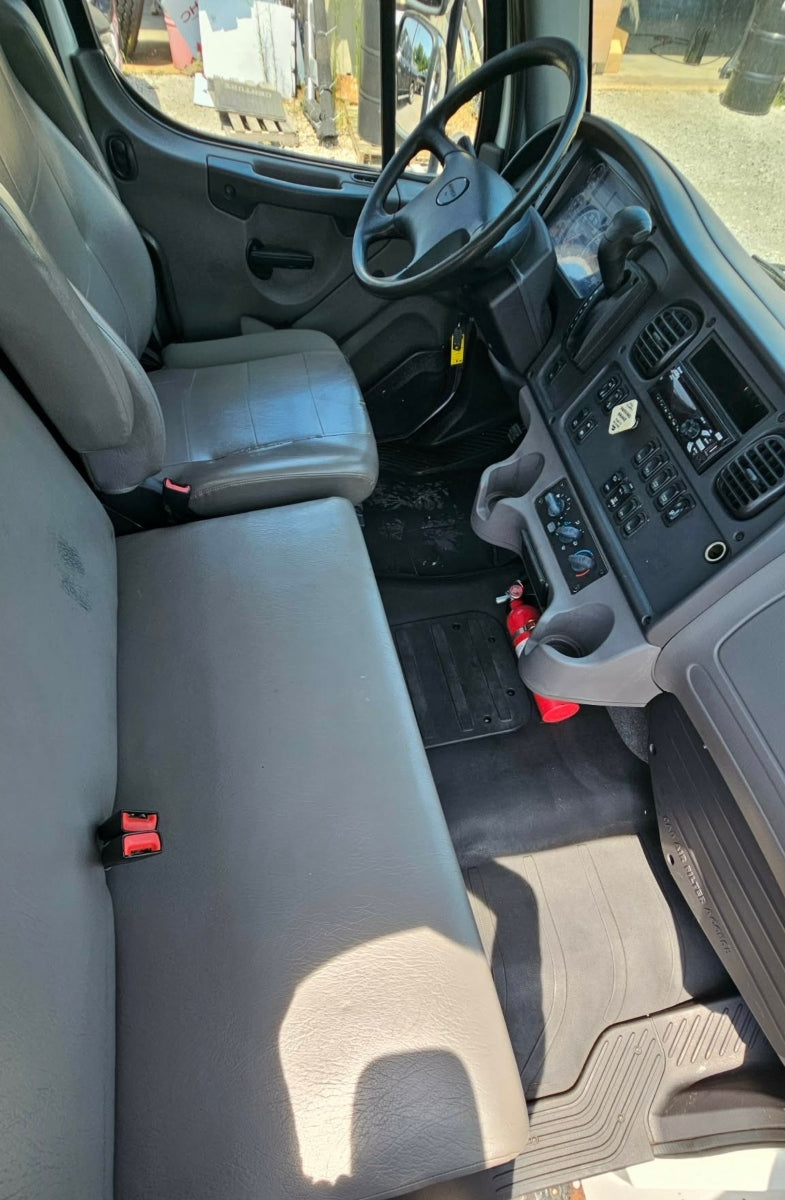 2019 WHITE FREIGHTLINER - CENTURY