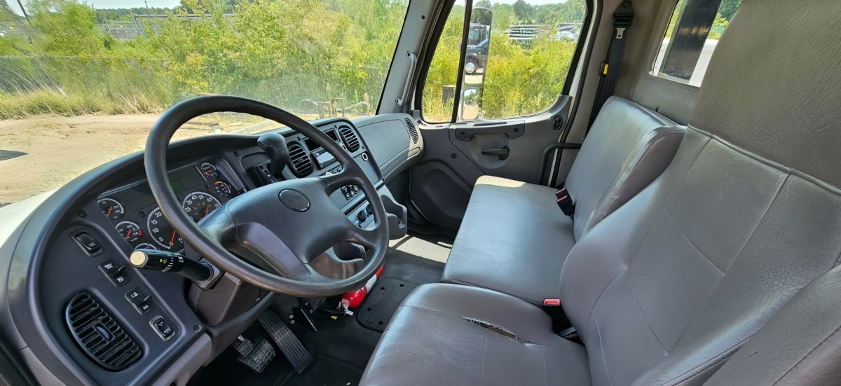 2019 WHITE FREIGHTLINER - CENTURY