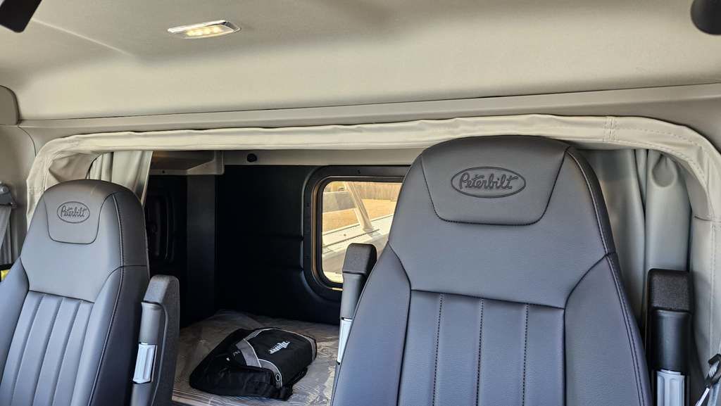 2025 Peterbilt 589 Century 5130