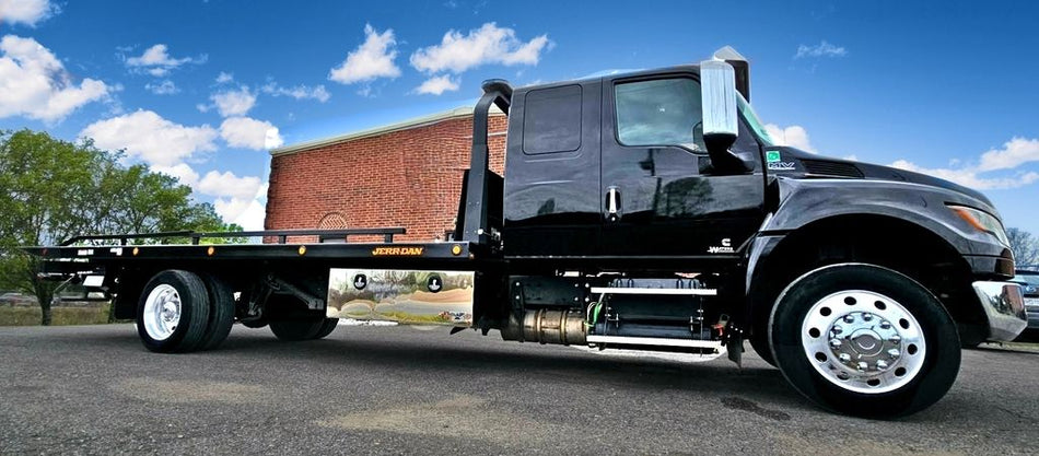 2025 Black International MV607 Jerrdan