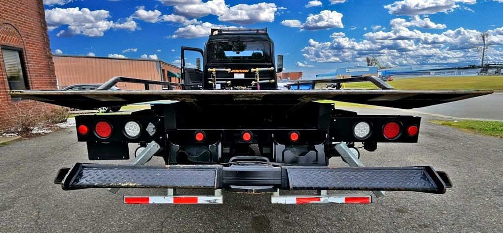 2025 Black International MV607 Jerrdan