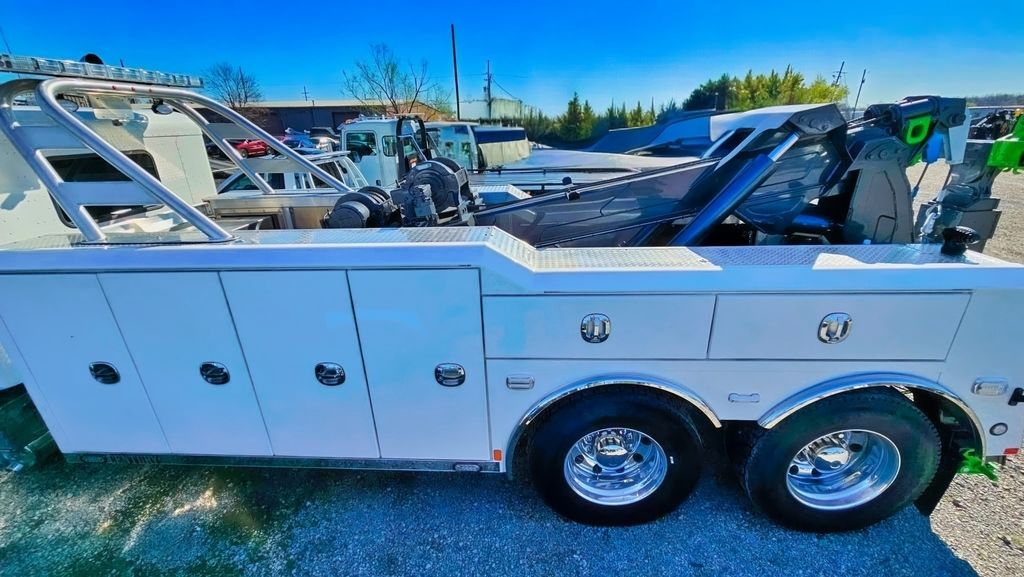 2025 Peterbilt 589 Century 5130