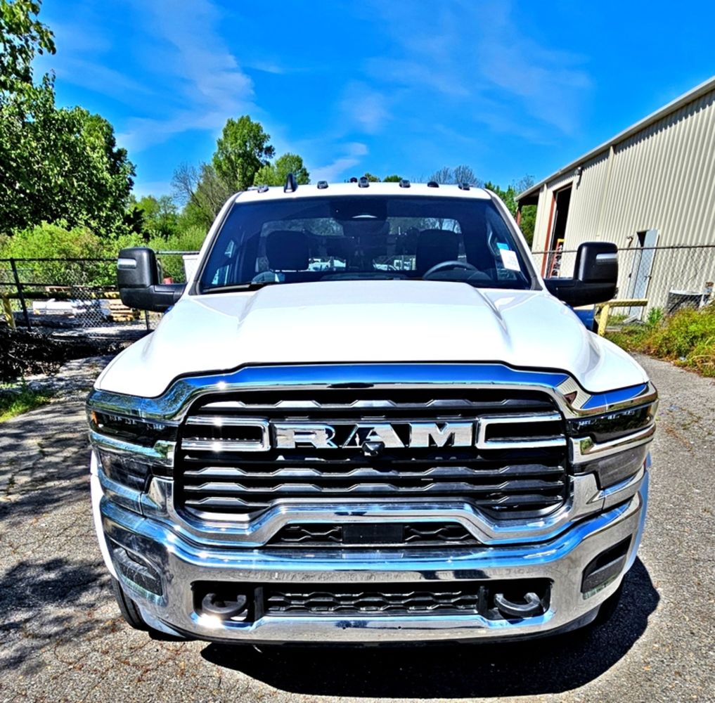 2025 White Ram 4500 Turbo Diesel Vulcan 812