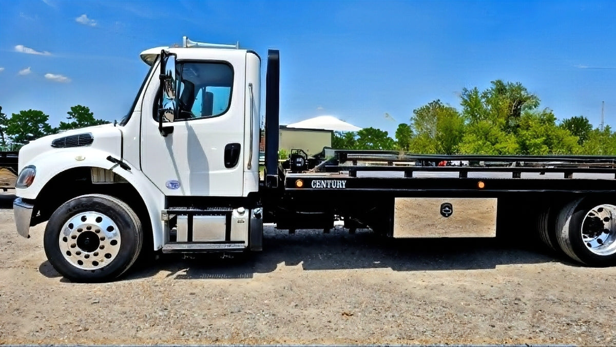 2020 WHITE FREIGHTLINER - CENTURY