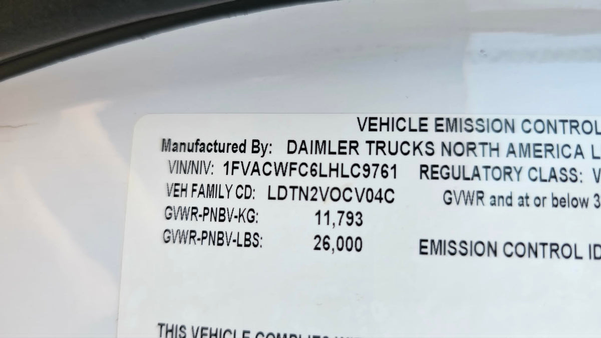 2020 WHITE FREIGHTLINER - CENTURY