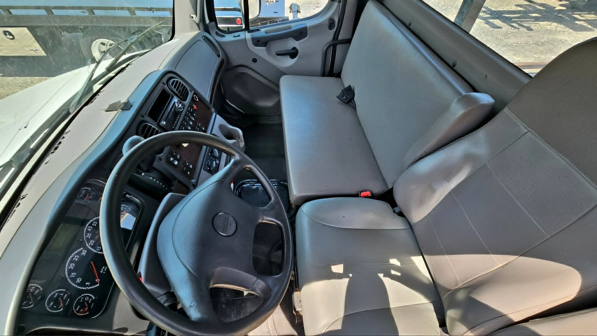 2020 WHITE FREIGHTLINER - CENTURY