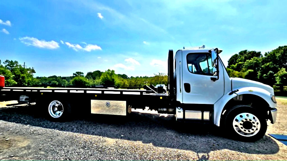 2020 WHITE FREIGHTLINER - CENTURY