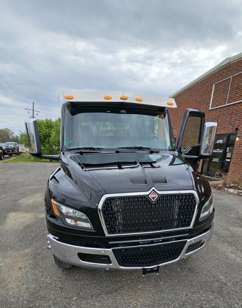 2025 Black International MV607 Jerrdan