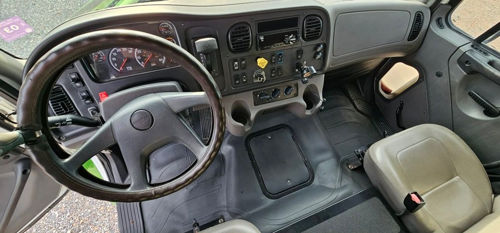 2018 White Freightliner M2106 Green Lantern Holmes 616