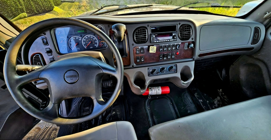 2023 BLACK FREIGHTLINER