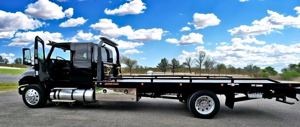 2025 Black International MV607 Jerrdan