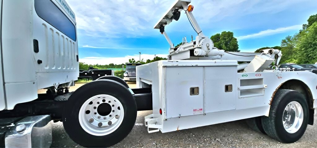 2018 White Freightliner M2106 Green Lantern Holmes 616
