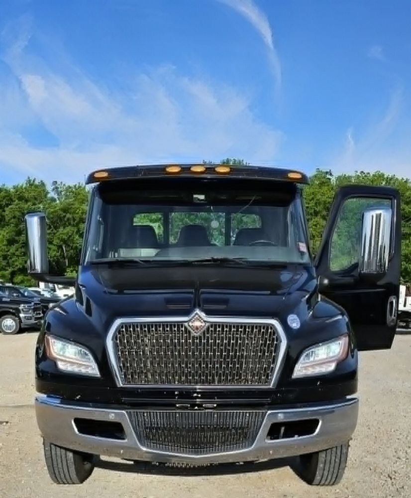 2024 Black International MV Century Series 12 Bed